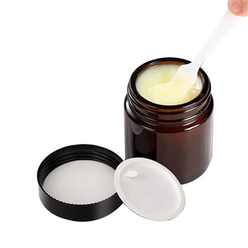 เหตุใดแบรนด์เครื่องสำอางจึงเลือกใช้ภาชนะแก้วสีเหลืองอำพันสำหรับจัดเก็บวัสดุ